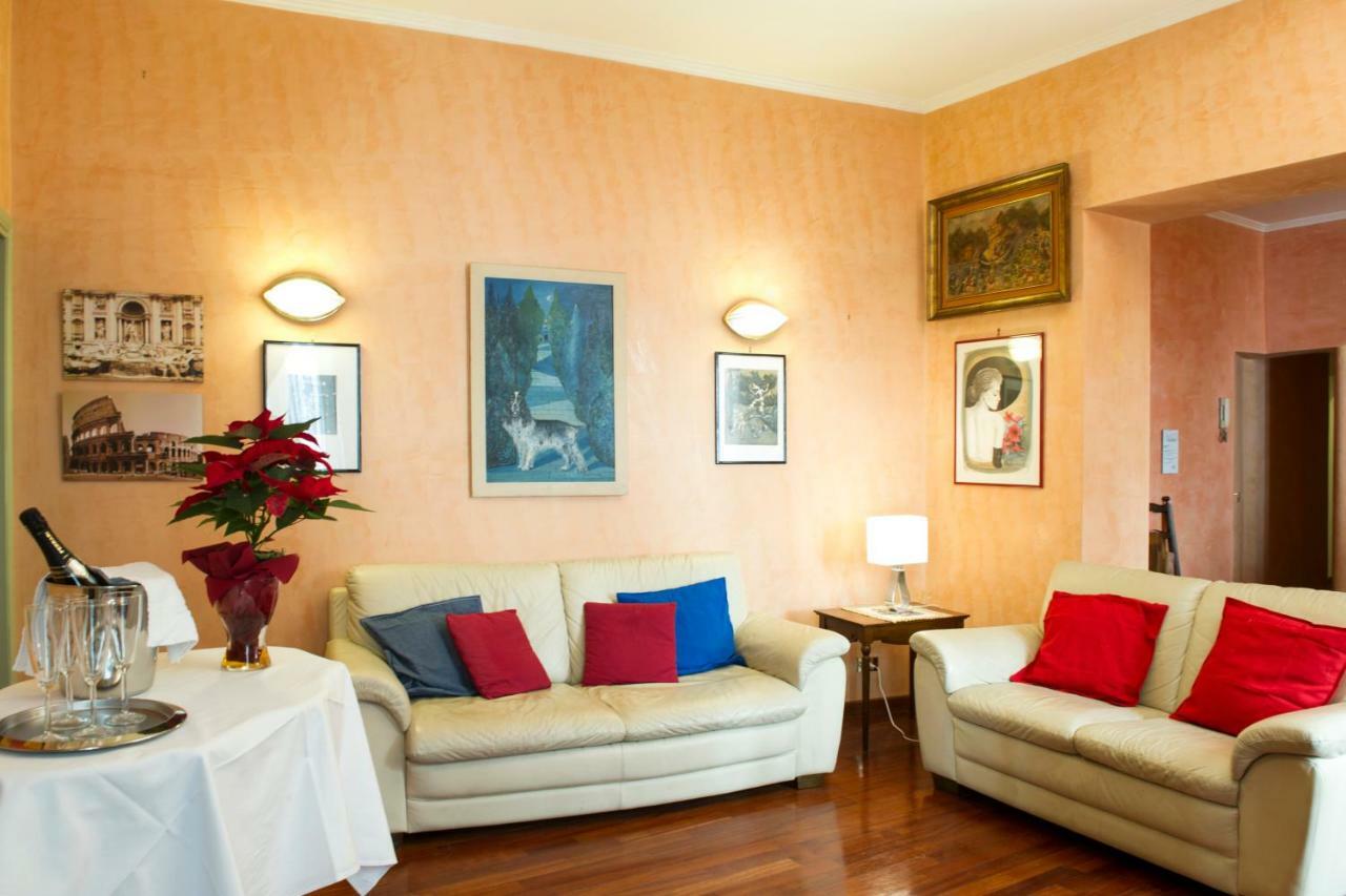 Gregoriana House - Appartamento Con Vista Su Roma Bagian luar foto